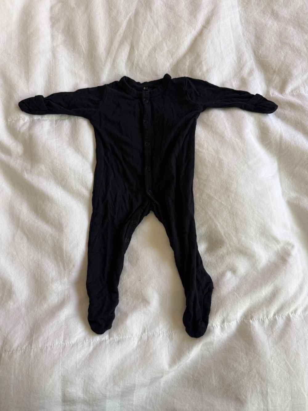 Kyte BABY Black Footed One-Piece Snap Pajamas